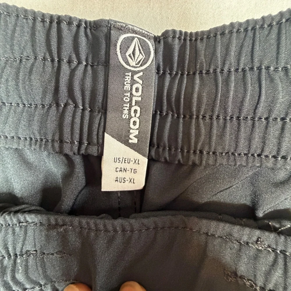 Volcom Mens Black Swim Trunks Shorts Elastic Waist Drawstring Size XL